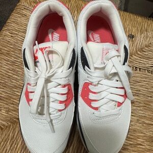 Air max women’s size 7